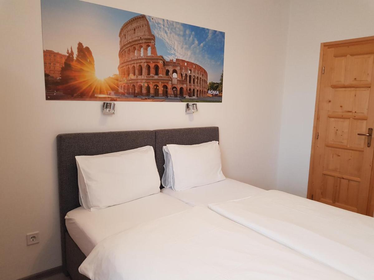 セゲド Matyas Panzio Bed & Breakfast エクステリア 写真